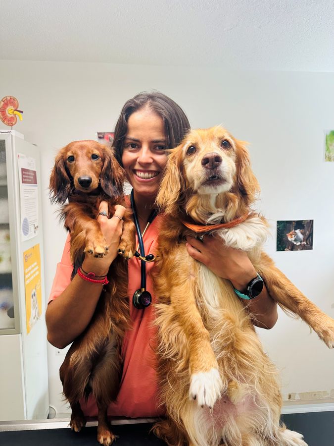 Marina Alcaniz avec deux chiens